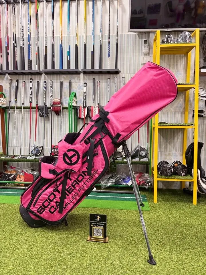 🔥🔥4,900 ฿🔥🔥ส่งฟรี🚗(ของใหม่) 💥ขายถุงกอล์ฟ Scotty Cameron Milled Putters Stand Bag สีชมพู หวานๆ