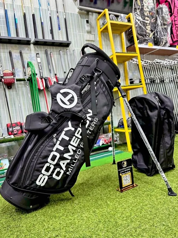 🔥🔥4,700 ฿🔥🔥ส่งฟรี🚗(ของใหม่) 💥ขายถุงกอล์ฟ Scotty Cameron Milled Putters Stand Bag สีดำ