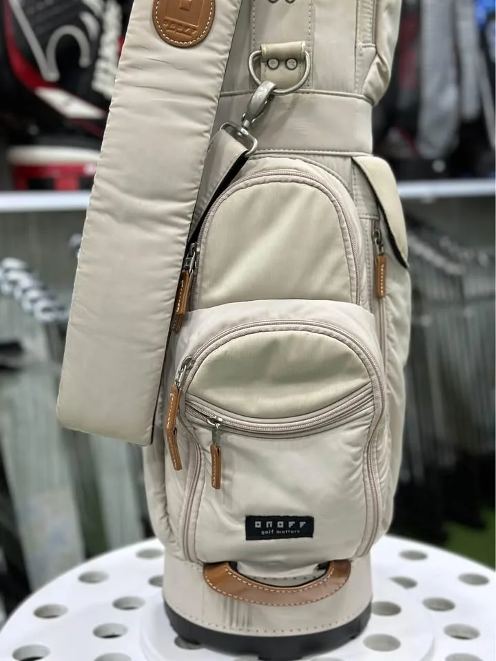 🔥🔥1,290 ฿🔥🔥👉ส่งฟรี👏🏻🏌️‍♂️ ⛳️ขายถุงกอล์ฟ OnOff สีครีม สภาพดีพร้อมใช้งาน ซิปดีทุกช่อง 🏌️‍♂️👍