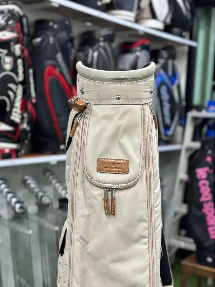 🔥🔥1,290 ฿🔥🔥👉ส่งฟรี👏🏻🏌️‍♂️ ⛳️ขายถุงกอล์ฟ OnOff สีครีม สภาพดีพร้อมใช้งาน ซิปดีทุกช่อง 🏌️‍♂️👍