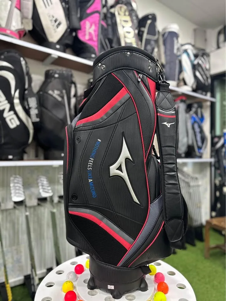 ถุงกอล์ฟ MIZUNO สภาพดีมากเหมือนใหม่ ใครหาอยู่รีบเลยครับ